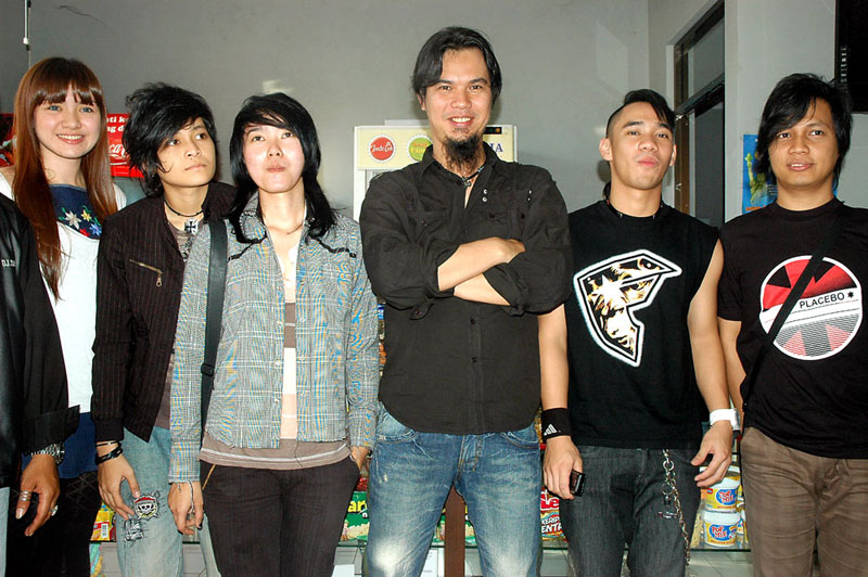 Republik Cinta Management3